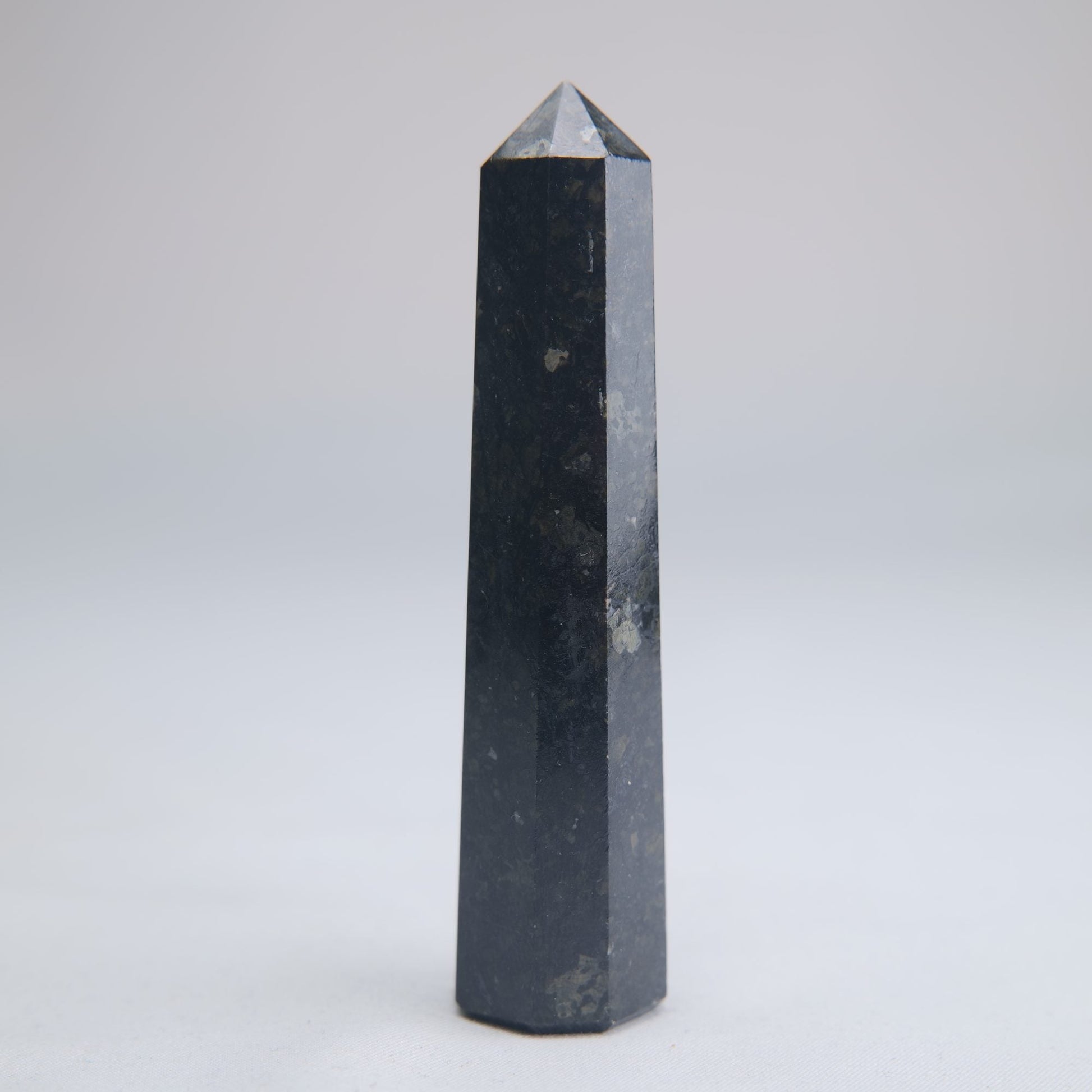 Larvikite Obelisk 67g 85mm - Luna Panther