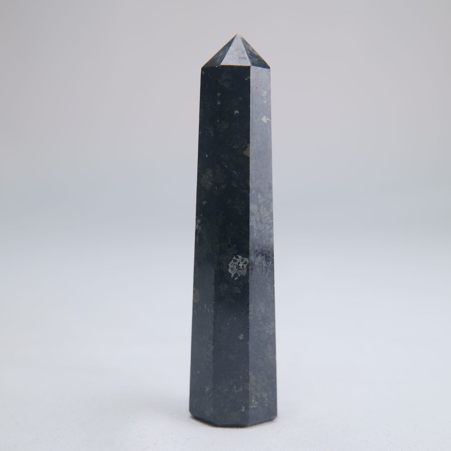 Larvikite Obelisk 67g 85mm - Luna Panther