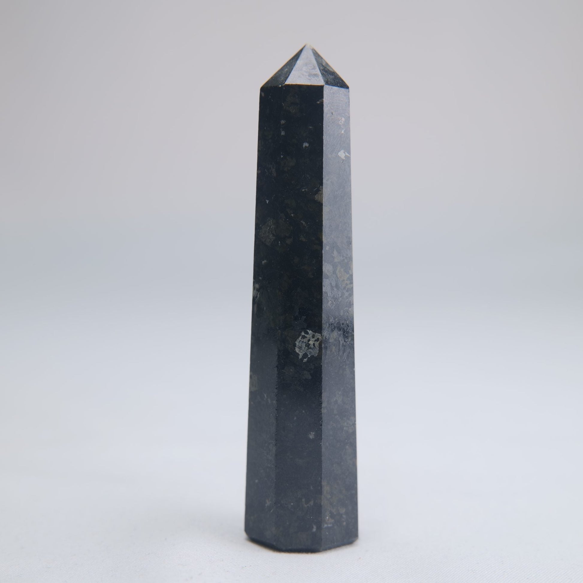 Larvikite Obelisk 67g 85mm - Luna Panther