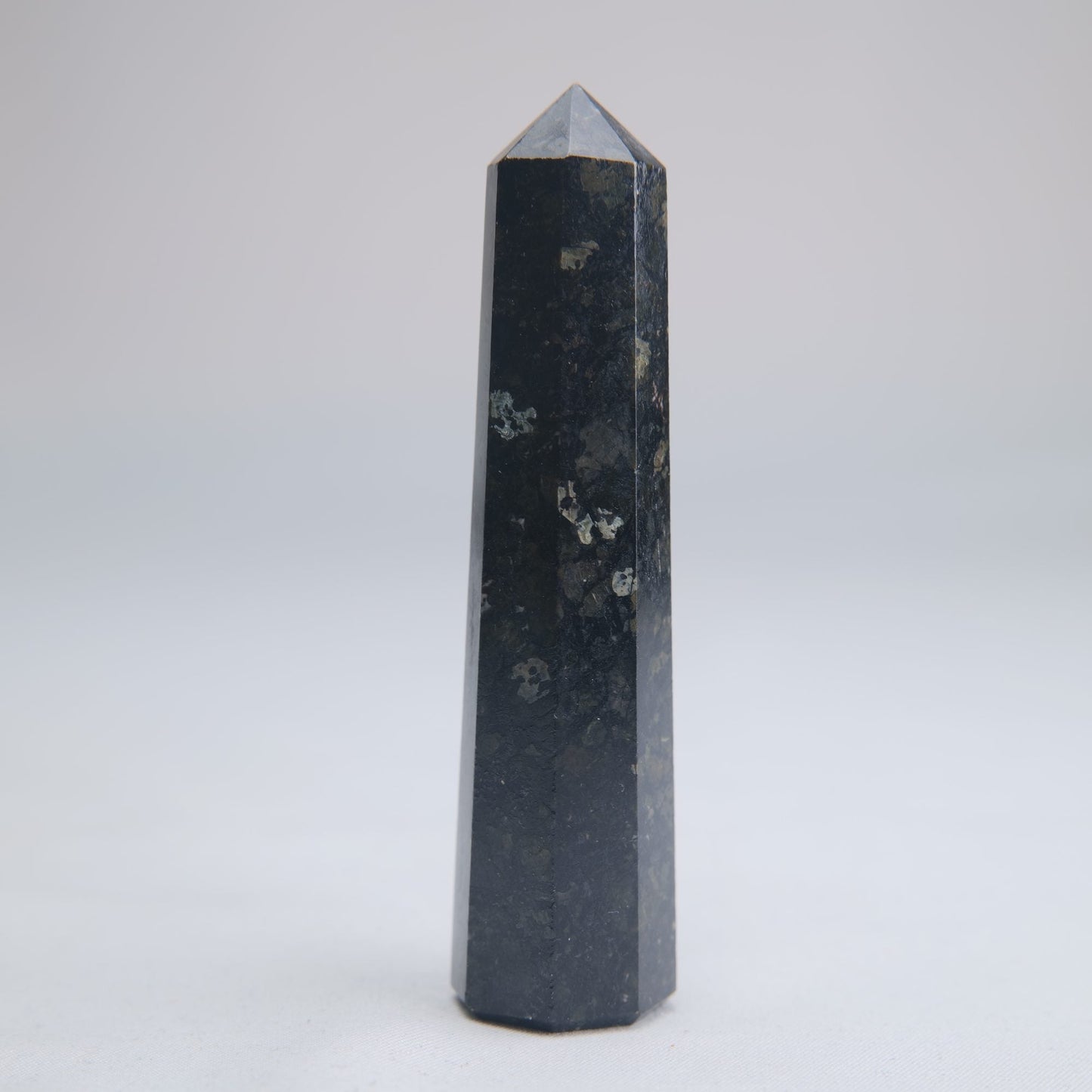 Larvikite Obelisk 67g 85mm - Luna Panther