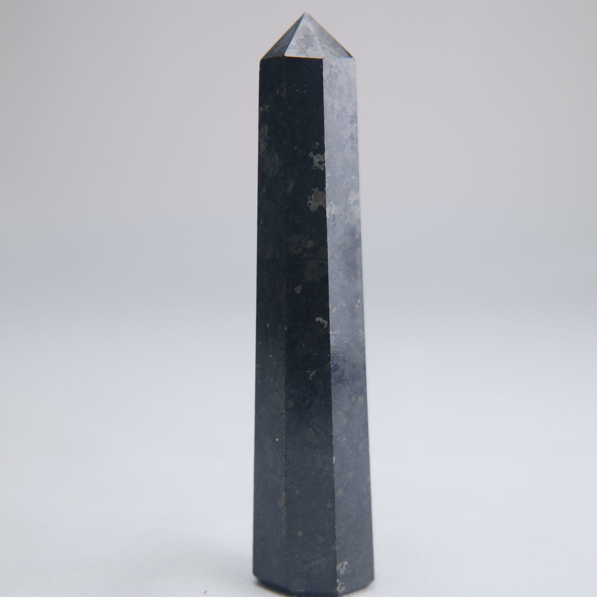 Larvikite Obelisk 68g 90mm - Luna Panther