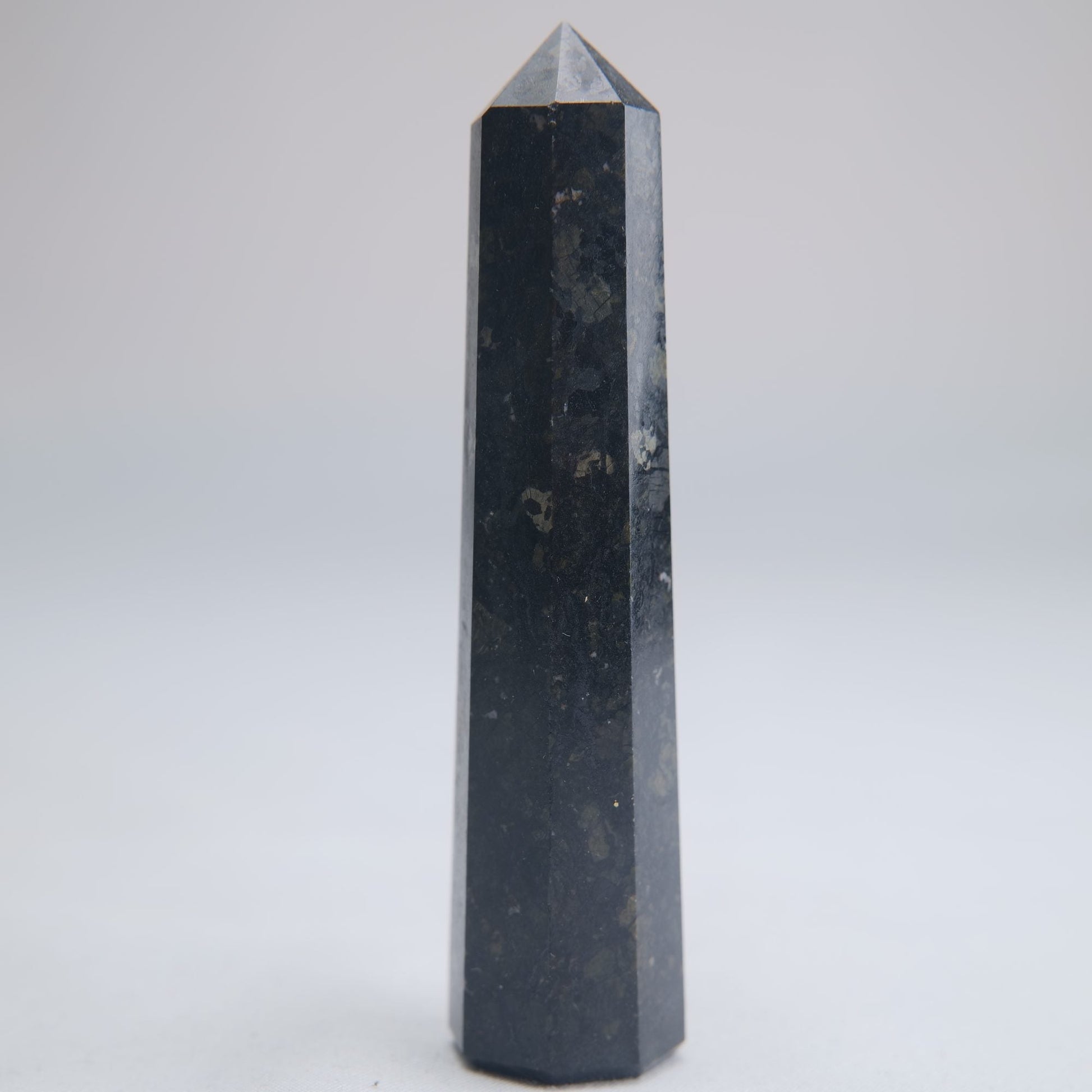 Larvikite Obelisk 68g 90mm - Luna Panther