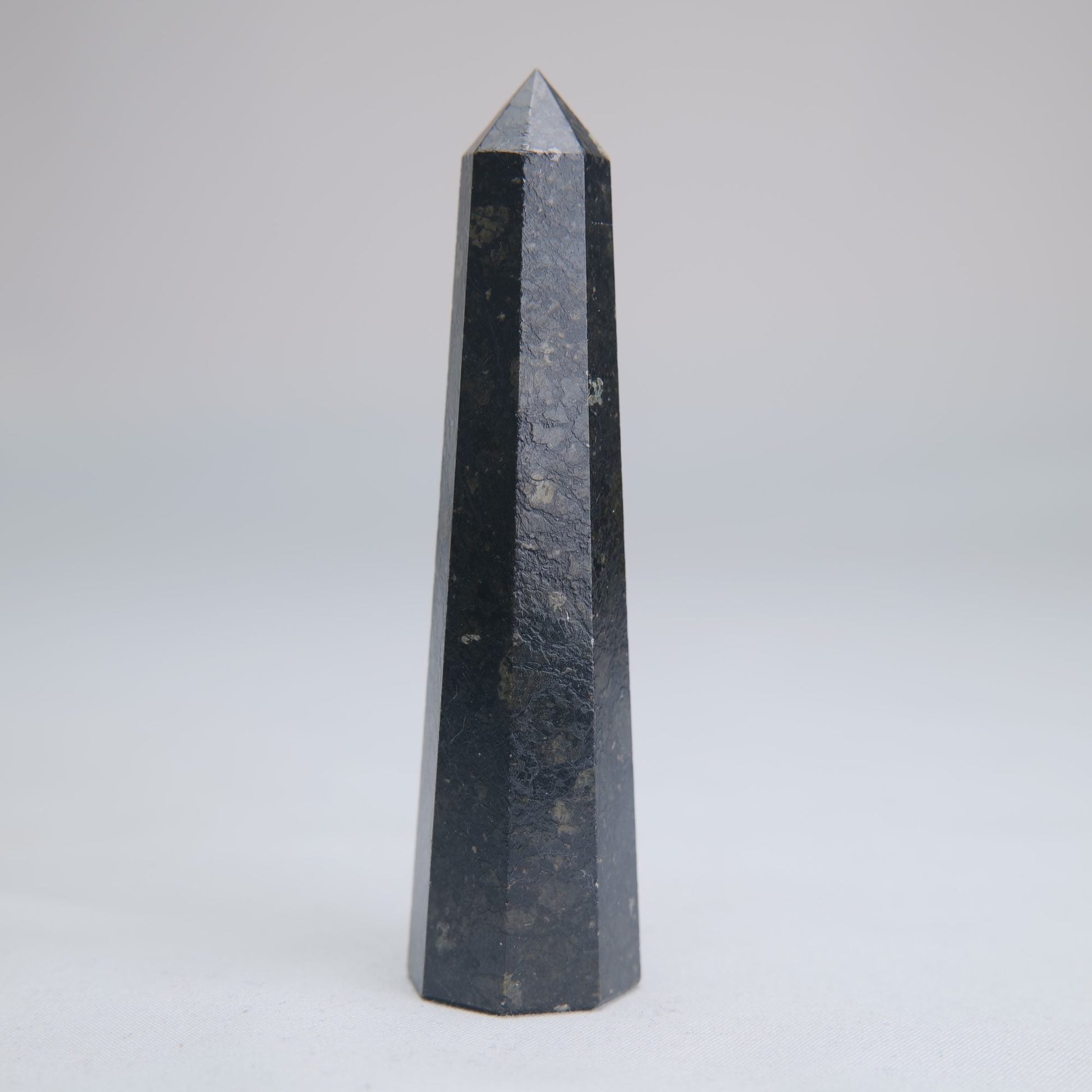 Larvikite Obelisk 69g 90mm - Luna Panther