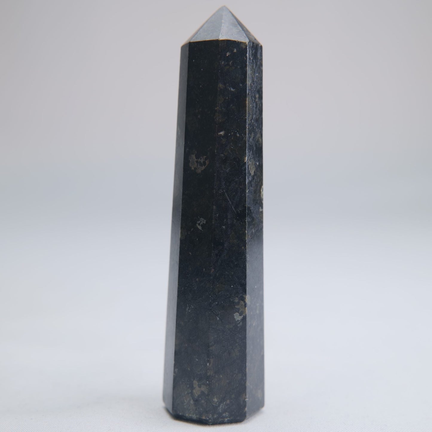 Larvikite Obelisk 77g 90mm - Luna Panther