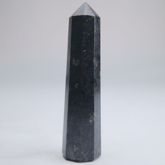 Larvikite Obelisk 77g 90mm - Luna Panther