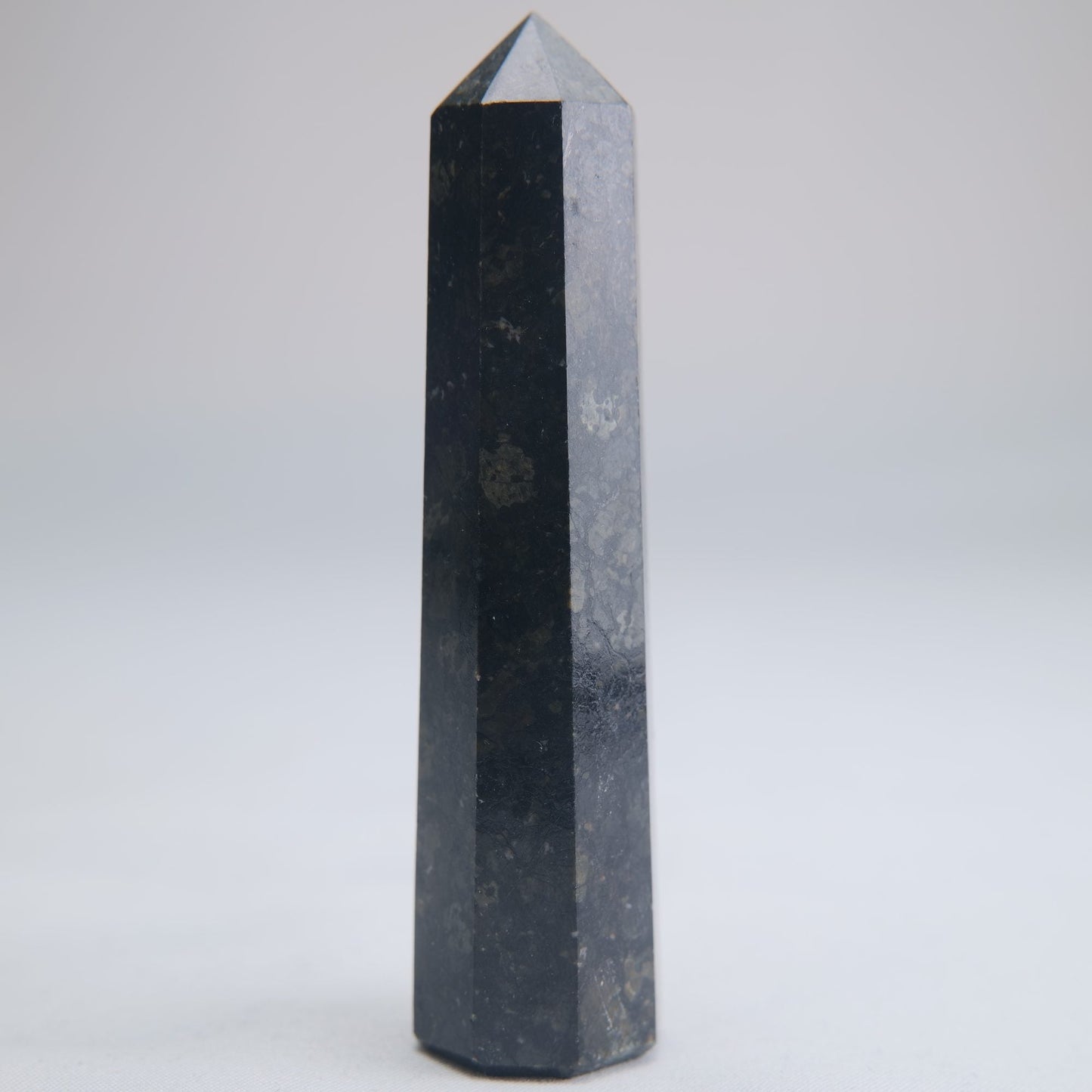 Larvikite Obelisk 77g 90mm - Luna Panther