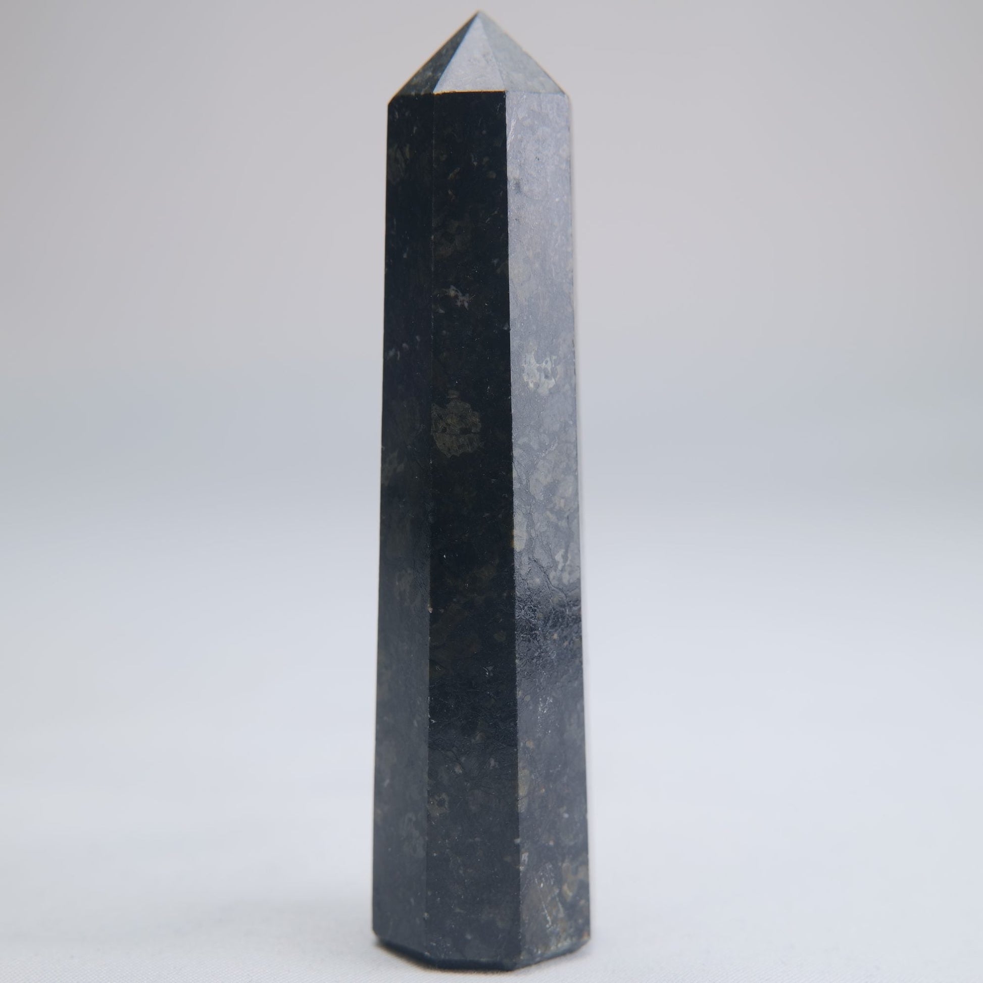 Larvikite Obelisk 77g 90mm - Luna Panther