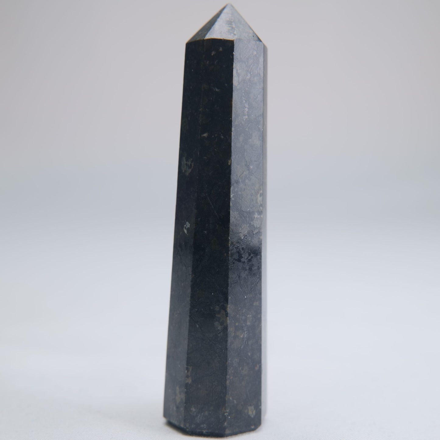Larvikite Obelisk 77g 90mm - Luna Panther