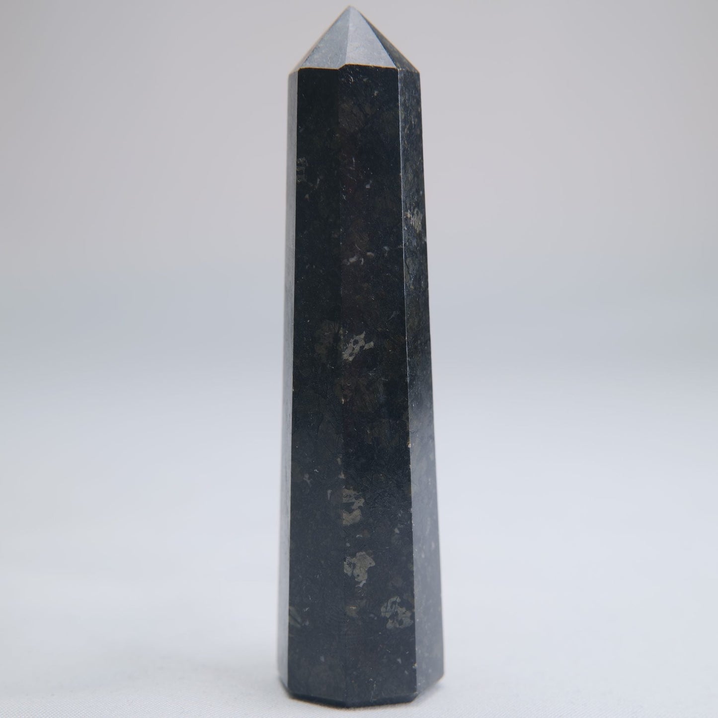 Larvikite Obelisk 77g 90mm - Luna Panther