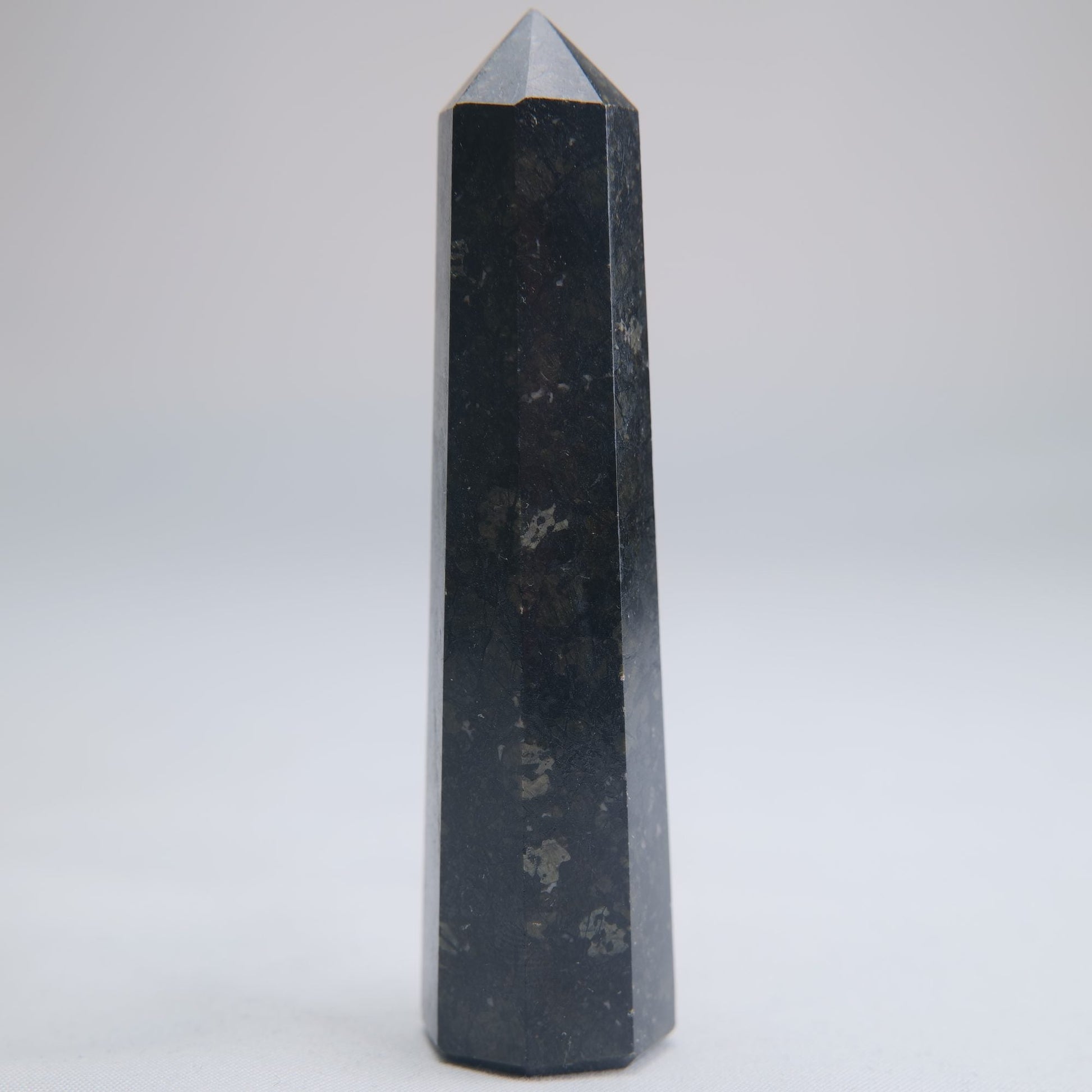 Larvikite Obelisk 77g 90mm - Luna Panther