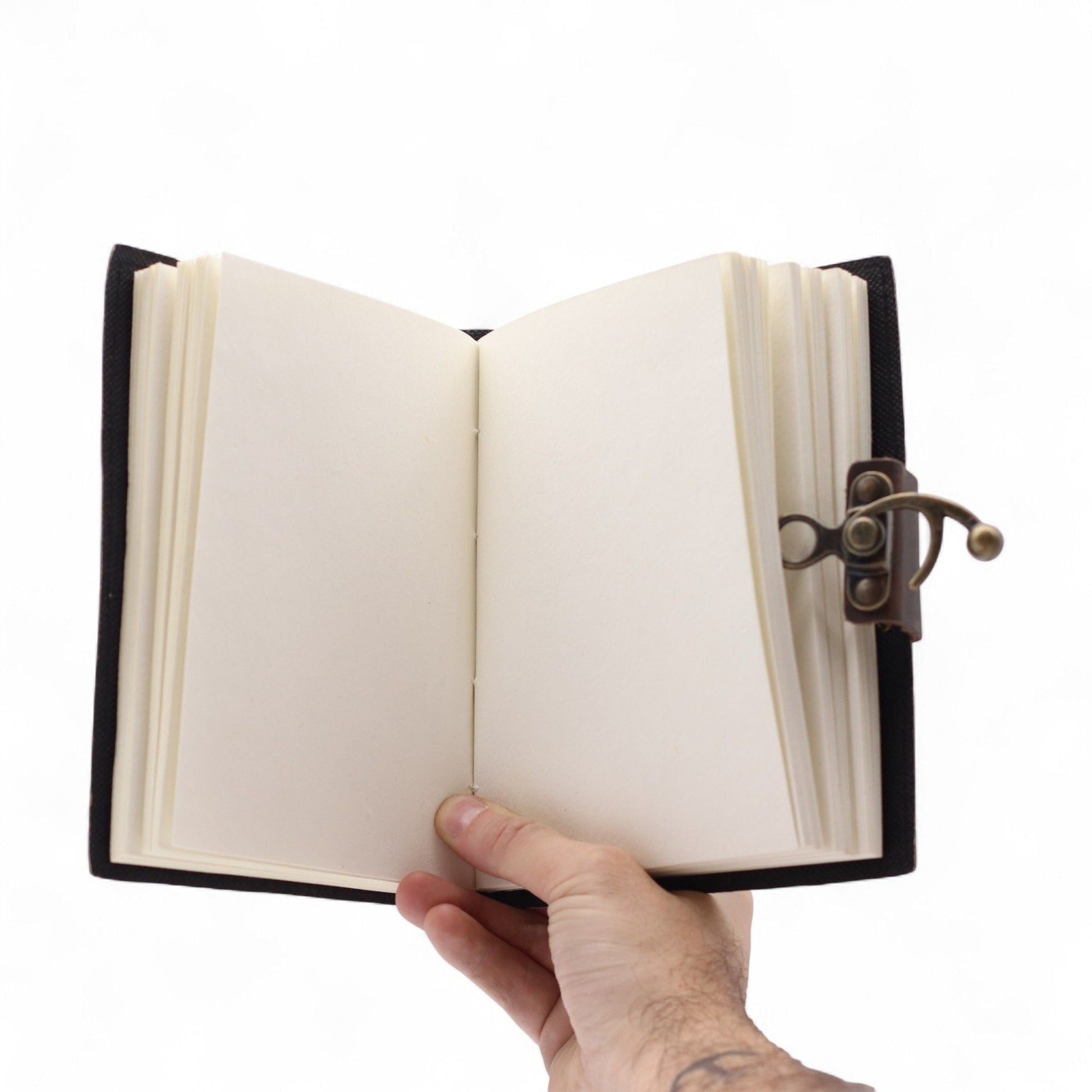 Leather Printed Notebook - Never Give Up On Your Dreams - 17.8×12.7 cm - Luna Panther