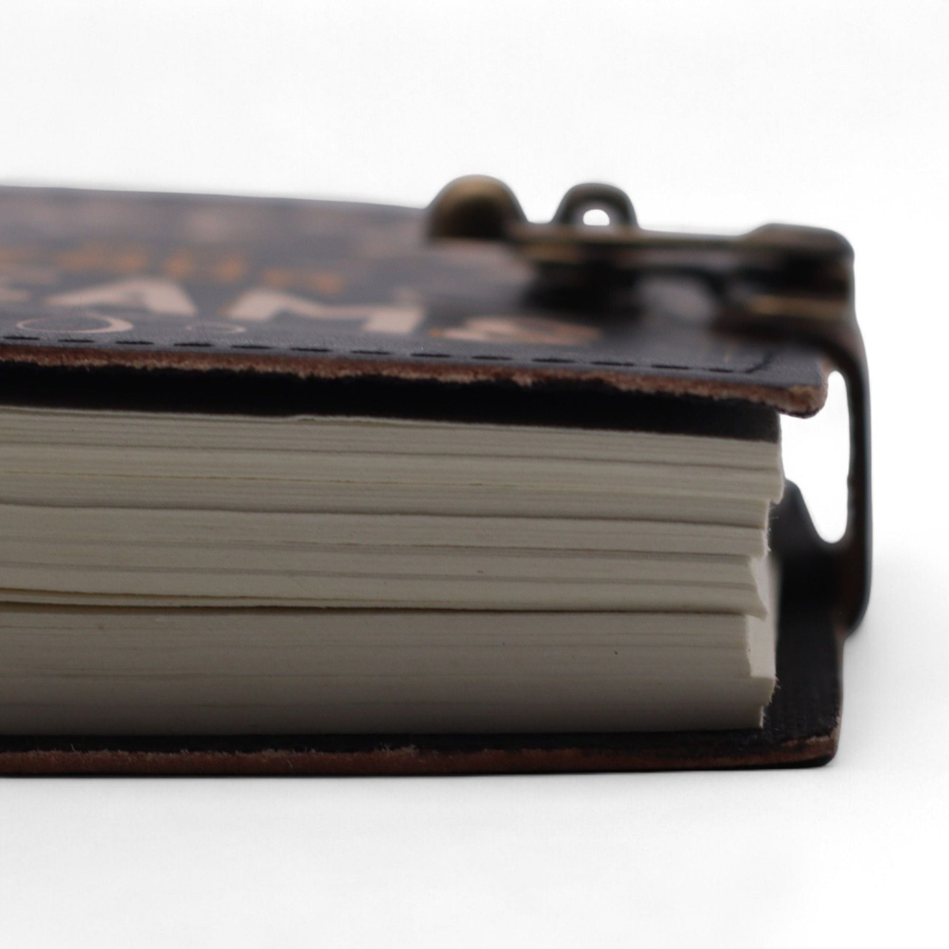 Leather Printed Notebook - Never Give Up On Your Dreams - 17.8×12.7 cm - Luna Panther