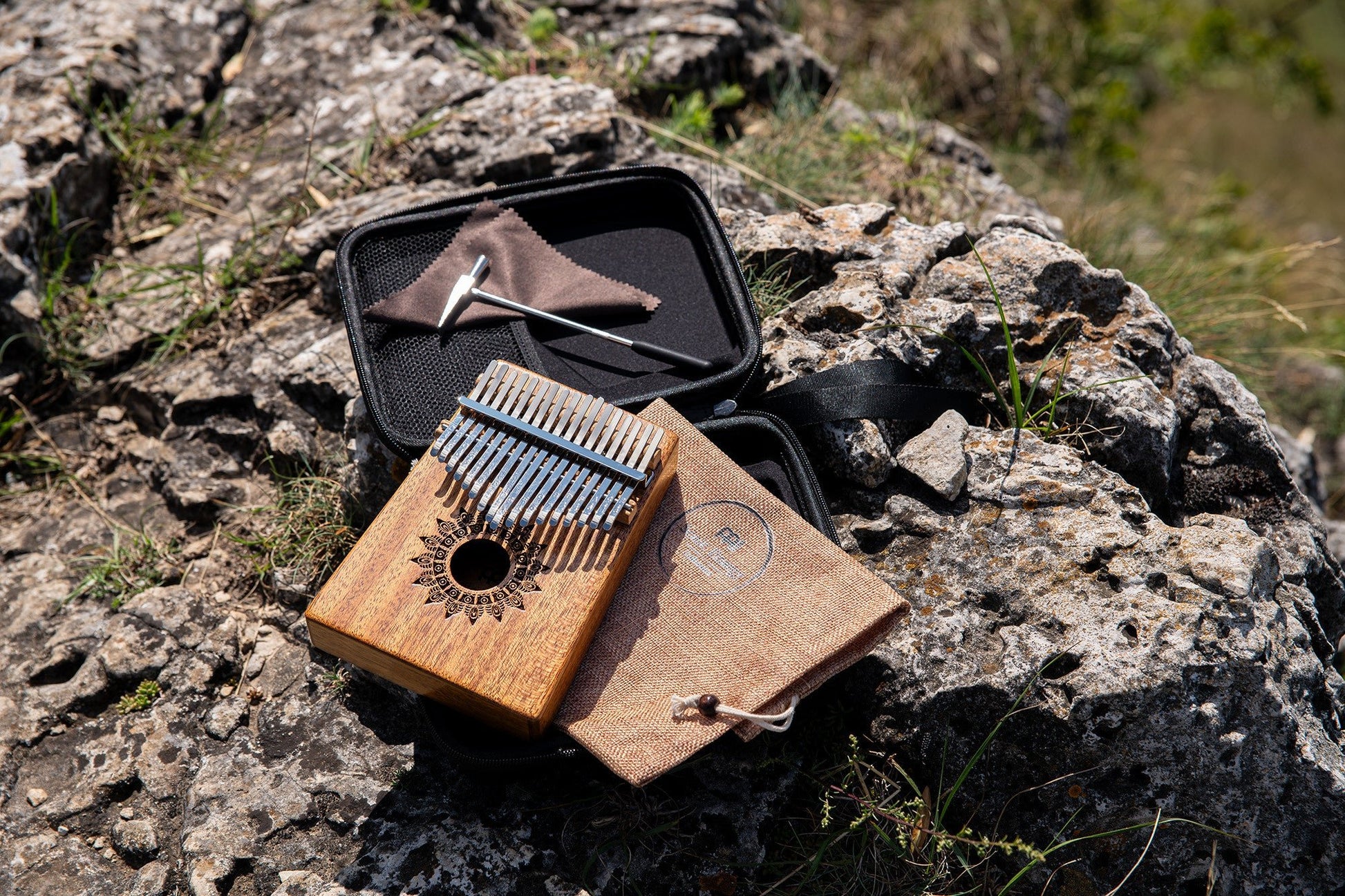 MEINL Sonic Energy Sound Hole Kalimba - 17 notes, mahogany - Luna Panther