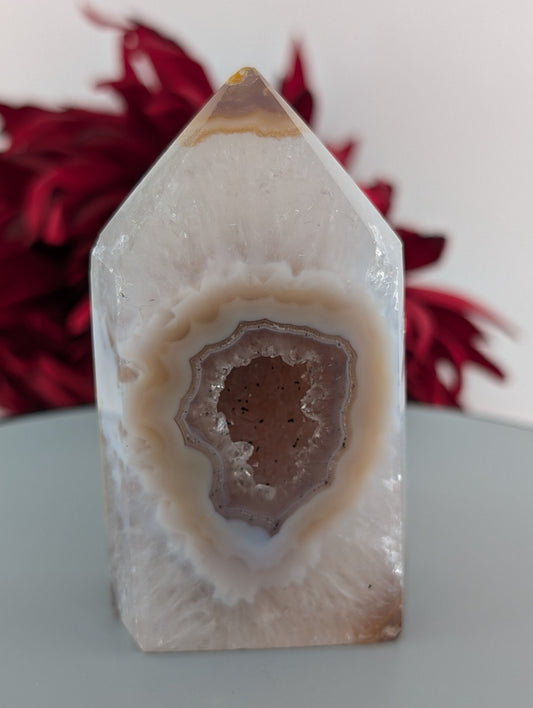 Polished Natural Agate Polished Point 181g 80mm featuring banded patterns and glossy finish - Luna Panther