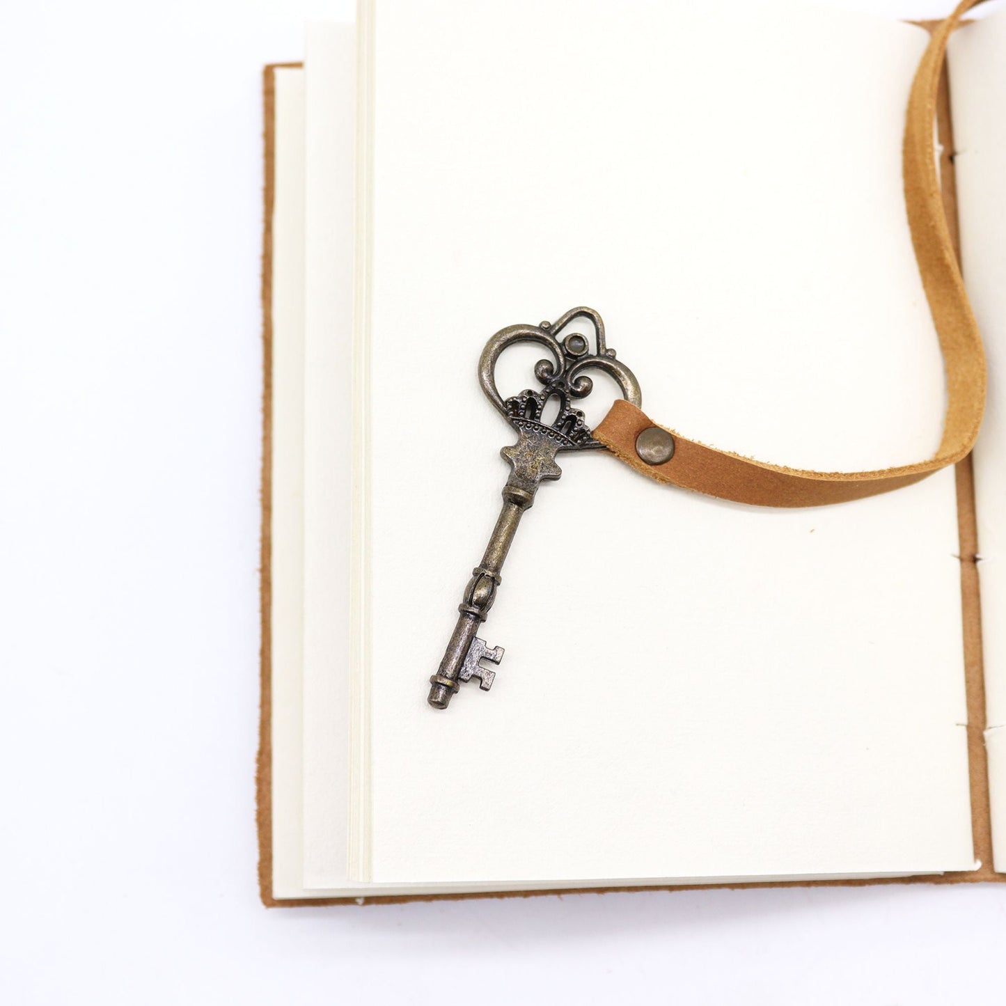 Oiled Tan Leather & Key - 200 pages - 13x18cm - Luna Panther