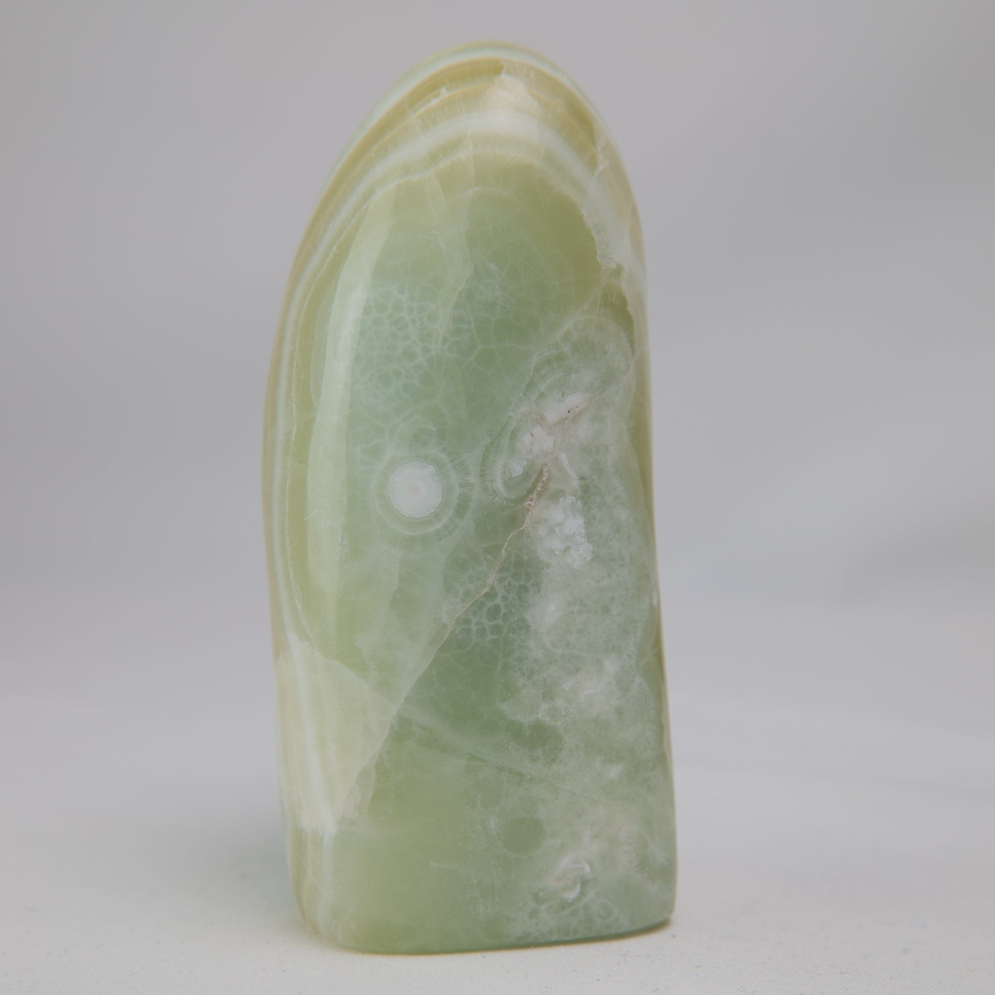Pistachio Calcite Freeform — 335 g (100 mm) - Luna Panther