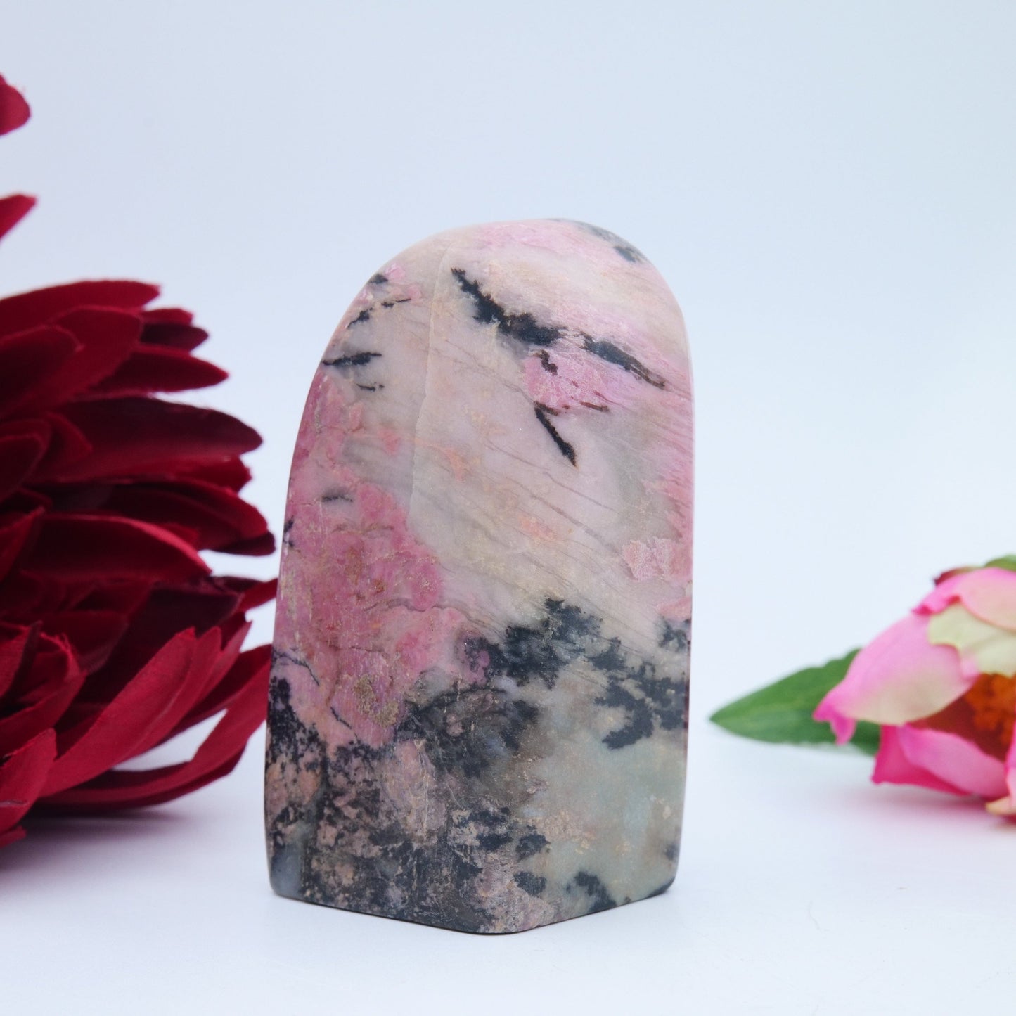 Rhodonite Freeform — Pakistan, 266 g (81 mm) - Luna Panther