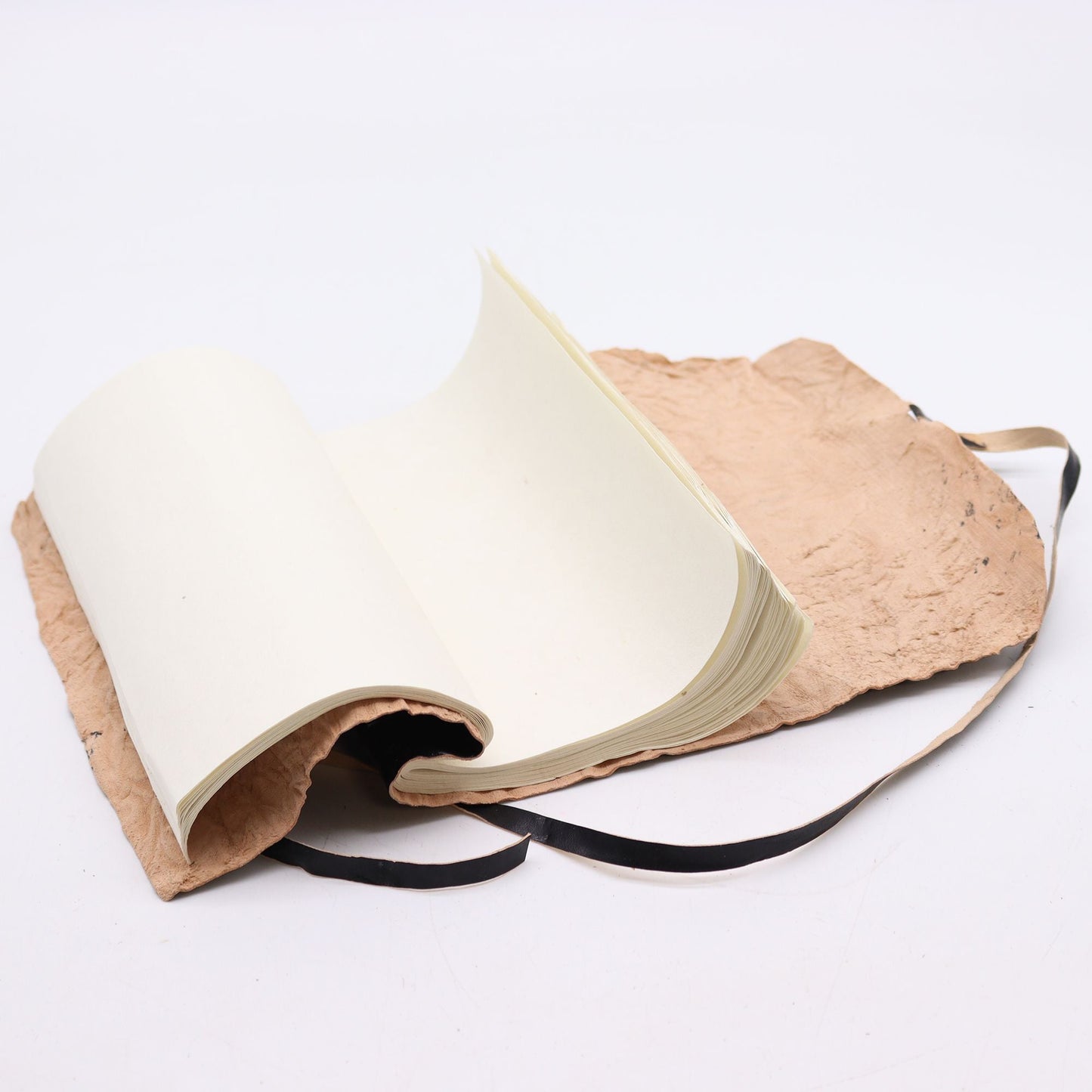 Rolled Leather Travel Notebook - 96 pages - Black 21x15cm - Luna Panther