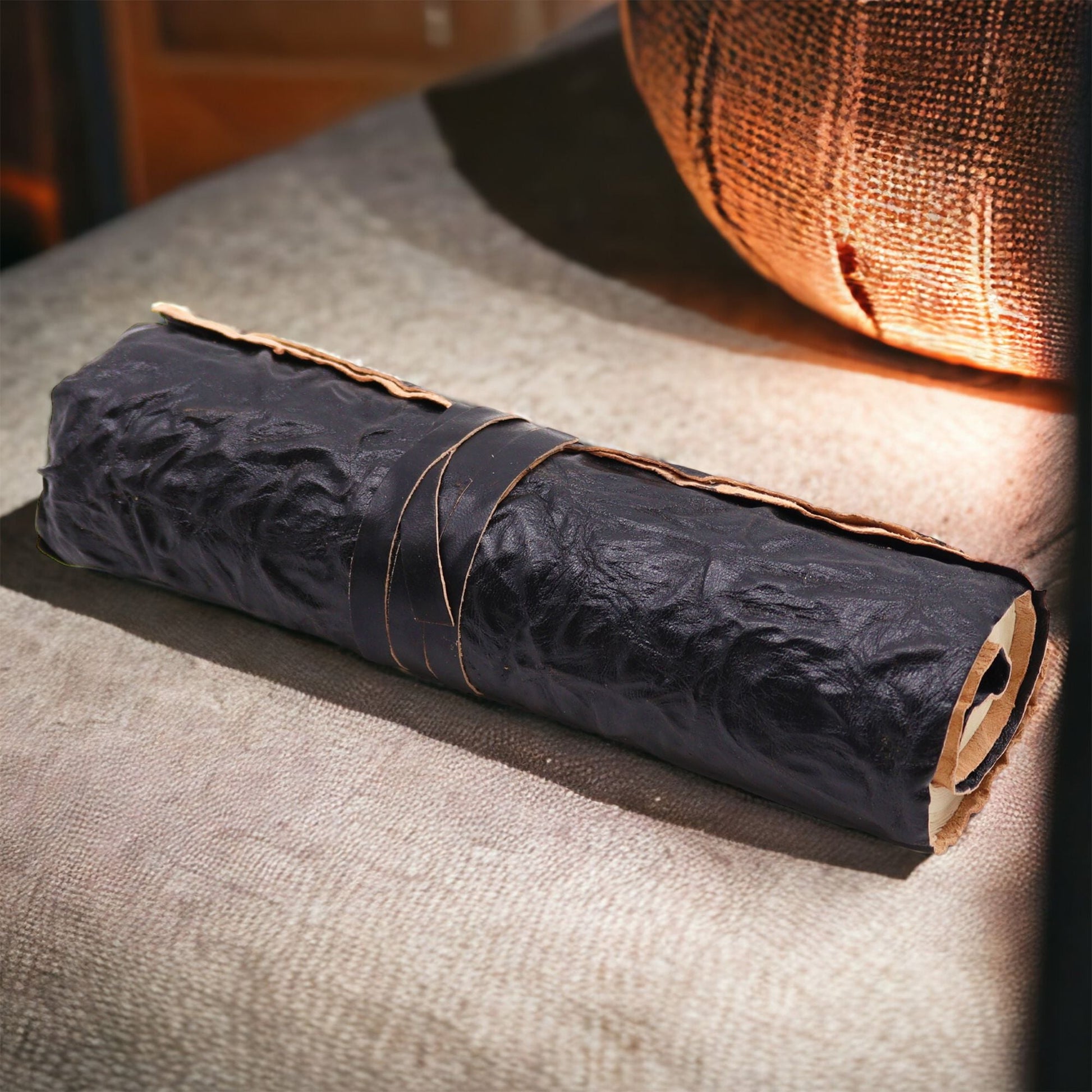 Rolled Leather Travel Notebook - 96 pages - Black 21x15cm - Luna Panther