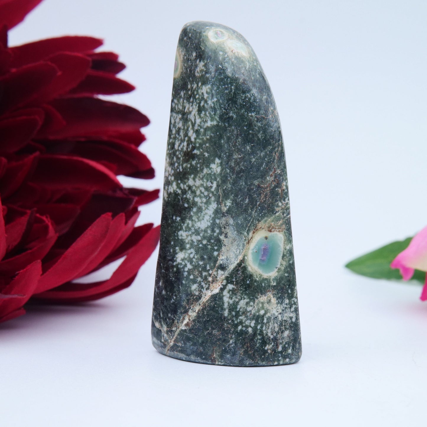 Ruby Corundum Freeform — 99 g - Luna Panther