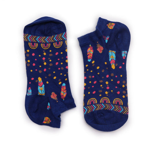 Polished S/M Hop Hare Bamboo Socks Low (3.5-6.5) - Indian Feathers featuring natural patterning and unique variations - Luna Panther