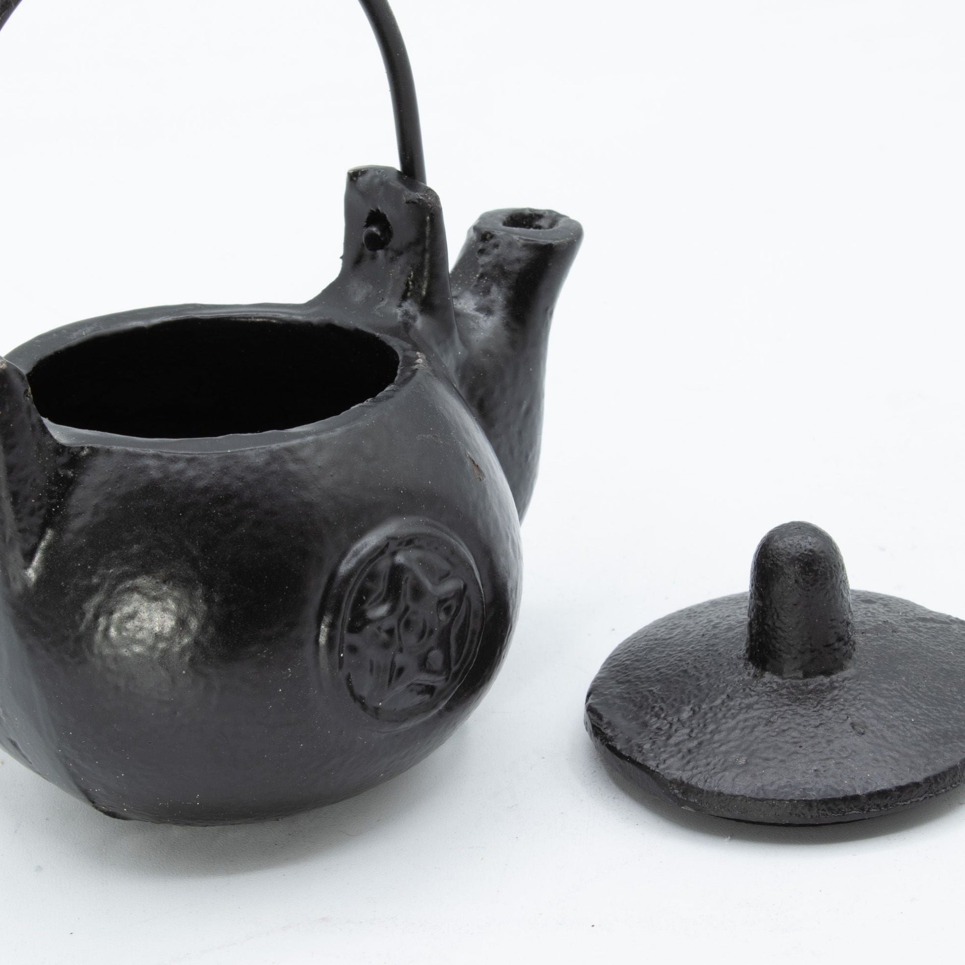 Small Cast Iron Ritual Pot with Pentagon 8x8x10cm - Luna Panther
