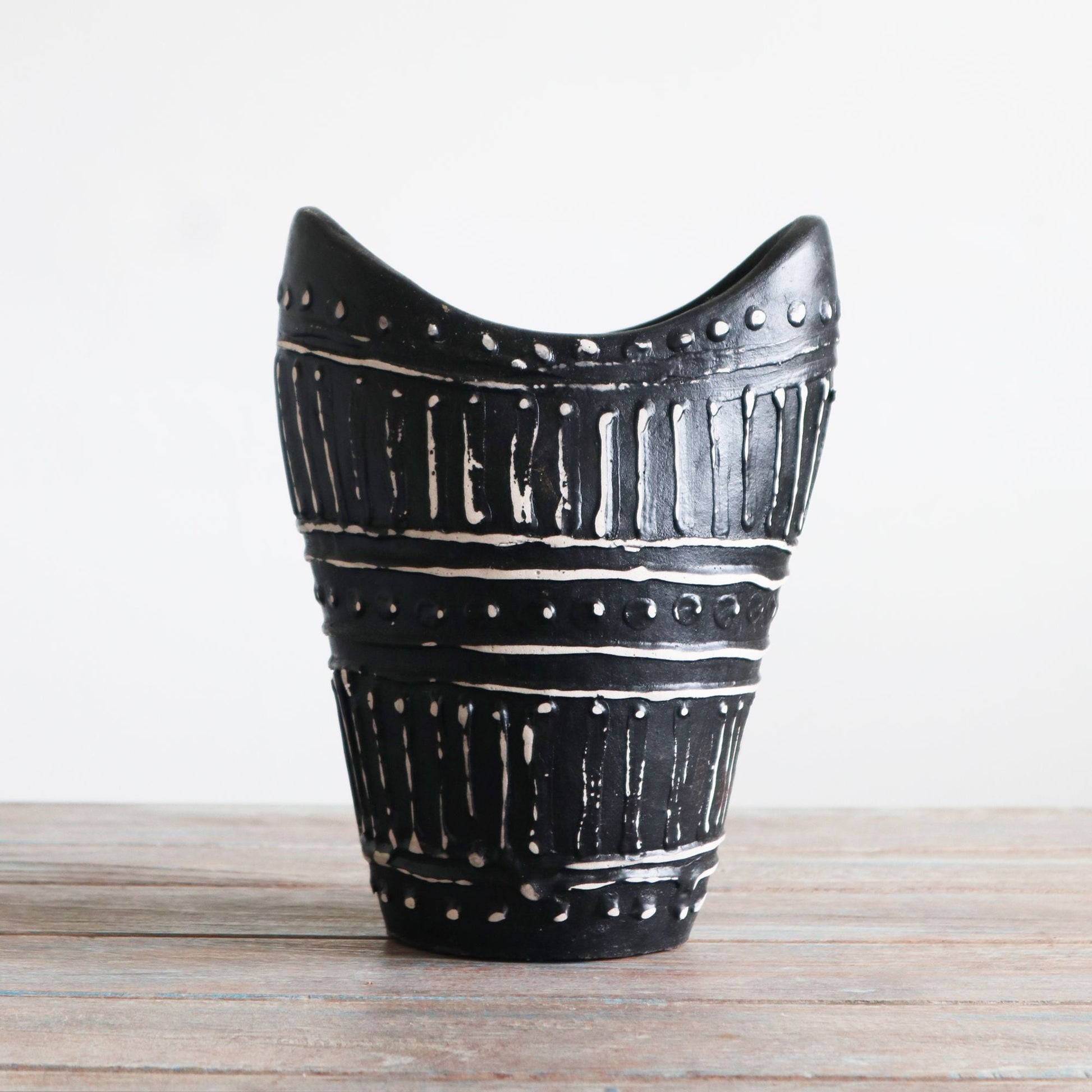 Swirls Shaped Vase - Chocolate - Luna Panther