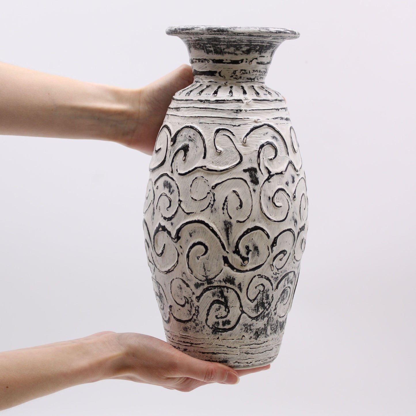 Swirls Shaped Vase - Cream - Luna Panther